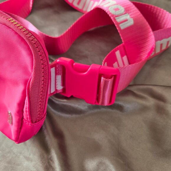 Brand New LULULEMON Pink Everywhere Crossbody / Belt Bag with tags (NWT) - Picture 2 of 4